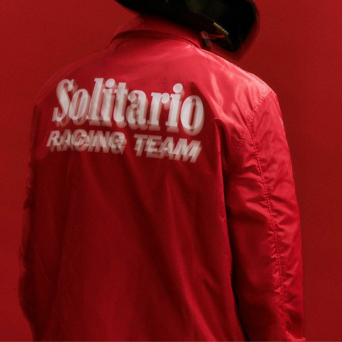 El Solitario｜ソリタリオ レーシング チーム ジャケット｜ファブリック｜レッド｜モデル着用