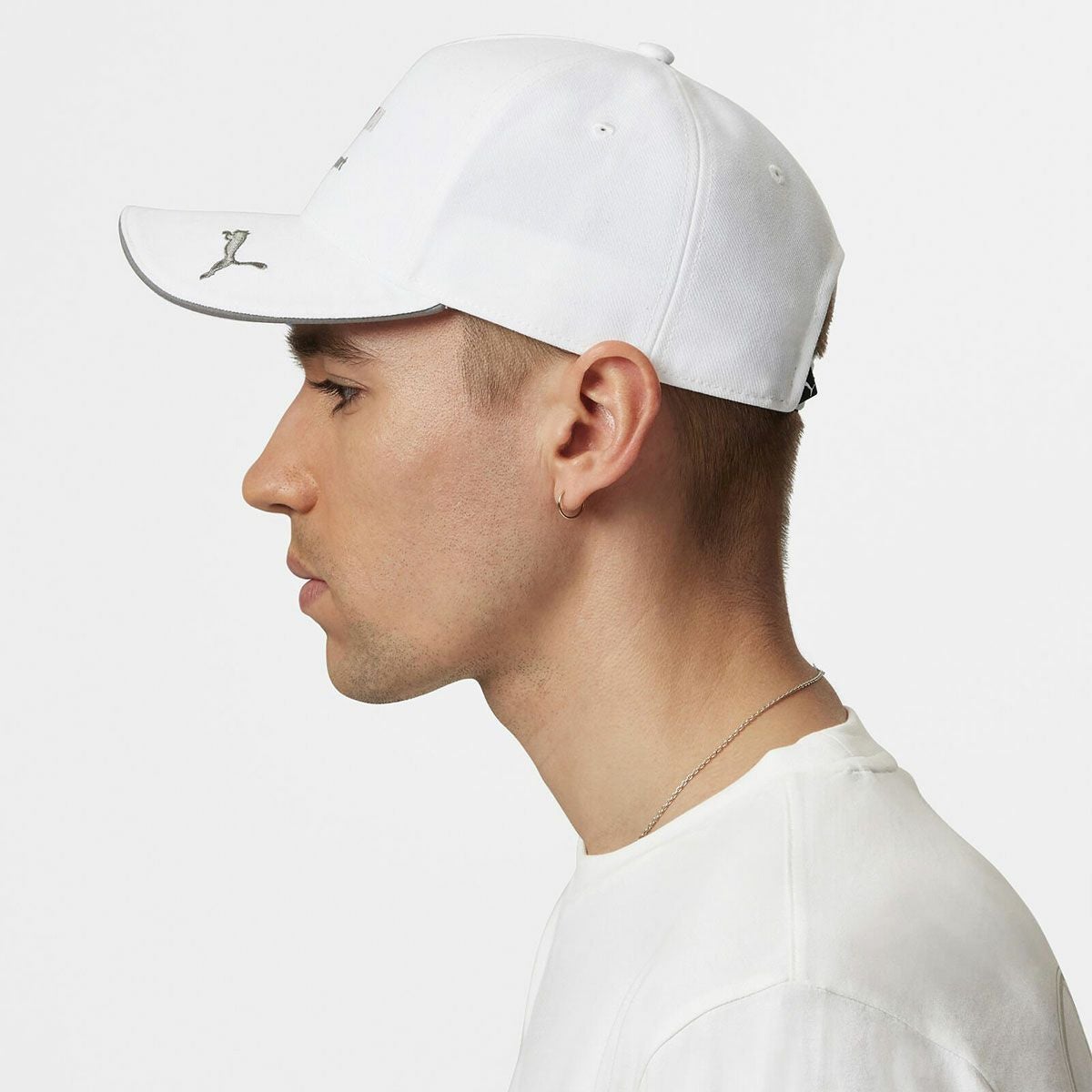 BMW PUMA｜BMW M モータースポーツ チーム レプリカ キャップ｜帽子｜ホワイト｜モデル着用