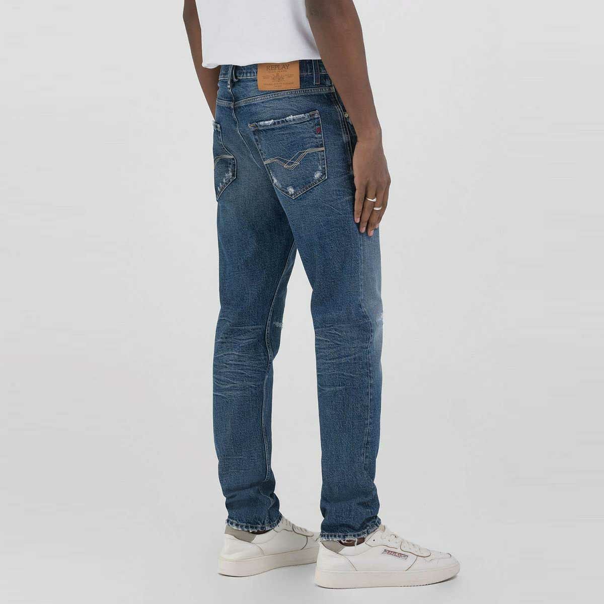 Replay｜ミッキム テーパード フィット ジーンズ ブルー｜デニム｜ミディアムブルー｜モデル着用