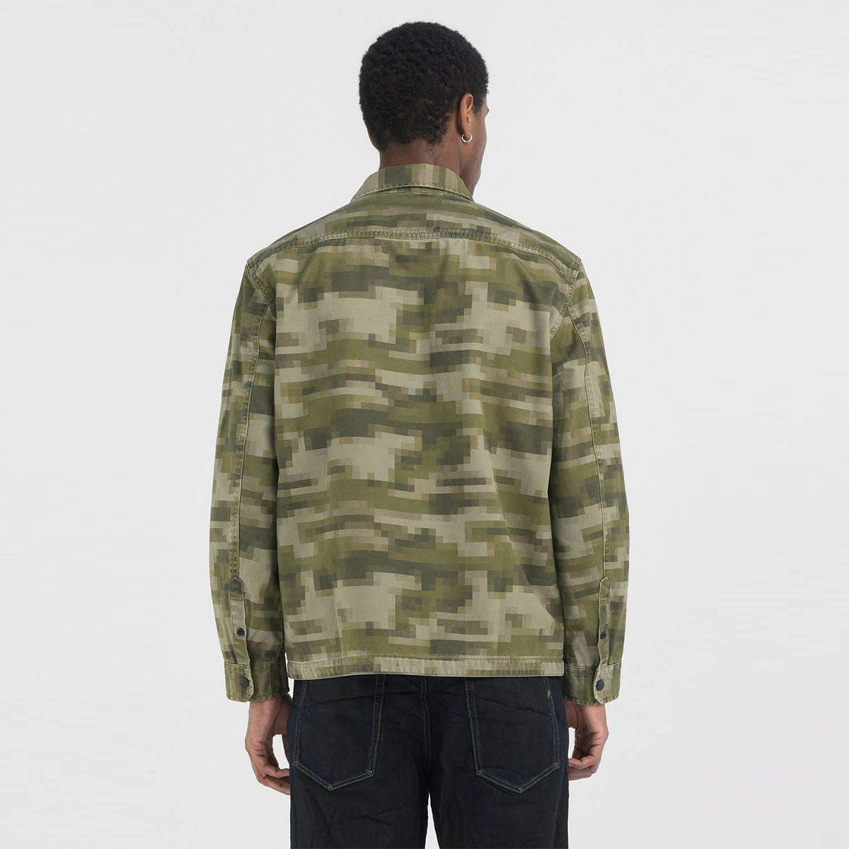 Replay｜デジタルカモ コットンツイル フルジップ シャツ｜デジタルミリタリーカモ｜モデル着用