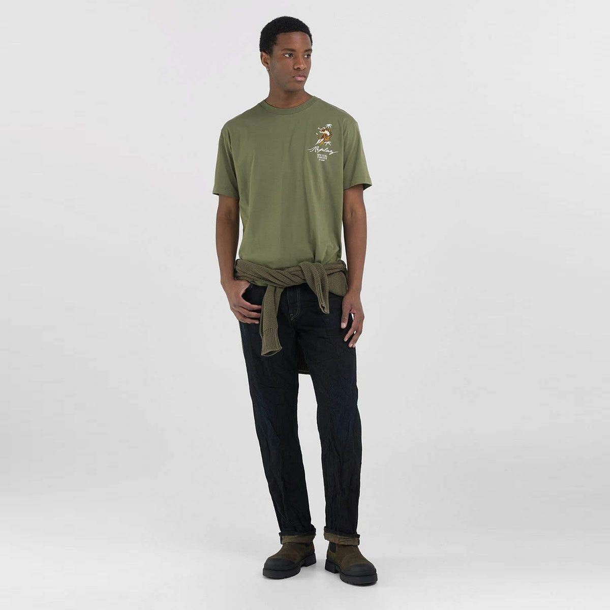 Replay｜タイガー グラフィック Tシャツ｜アーミーグリーン｜モデル着用