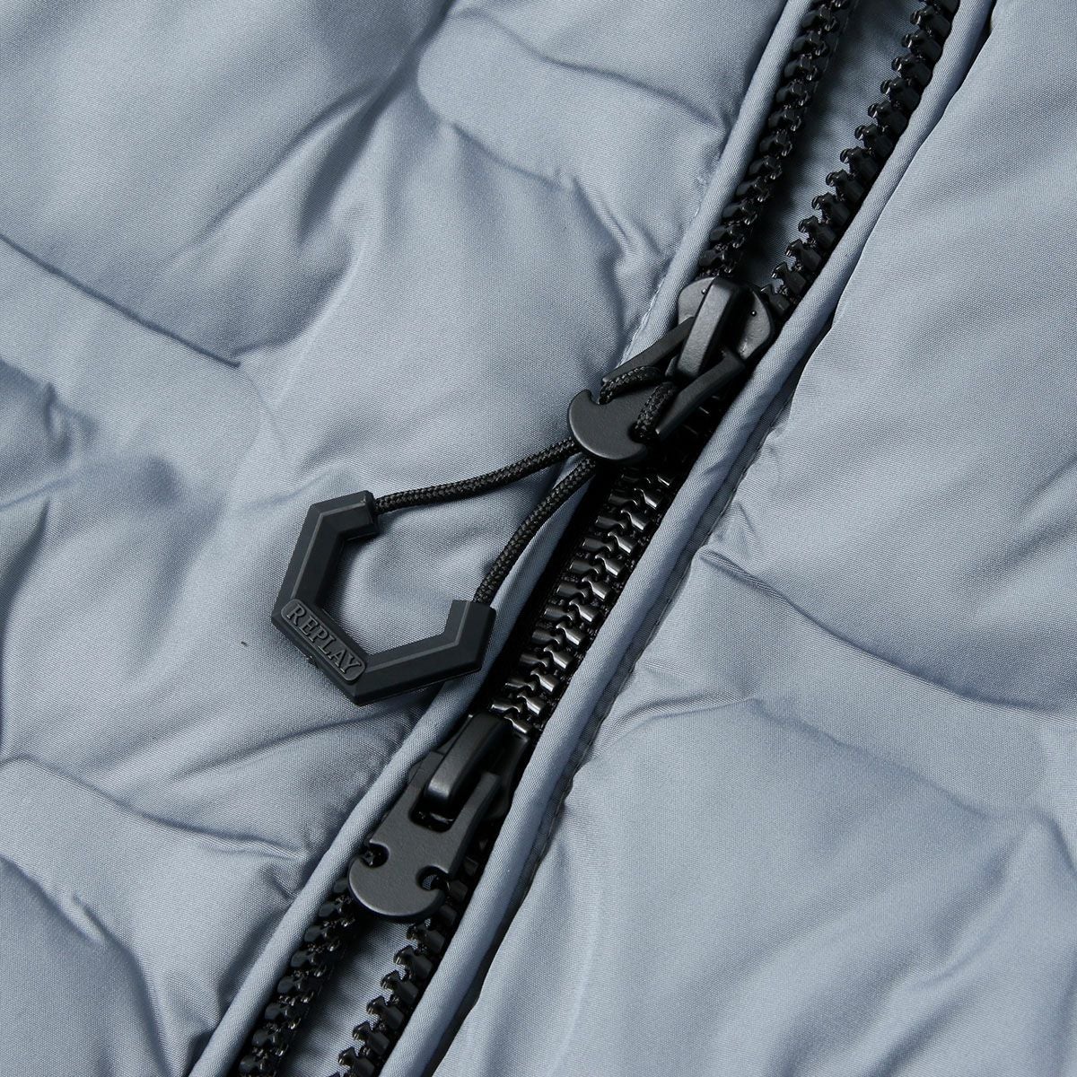 Replay｜エンボス リサイクルファイン ベスト｜スモークドアズール