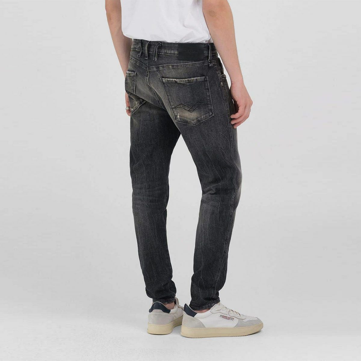 Replay｜ブローニー スーパースリム パワーストレッチ ジーンズ｜デニム｜ダークグレー｜モデル着用