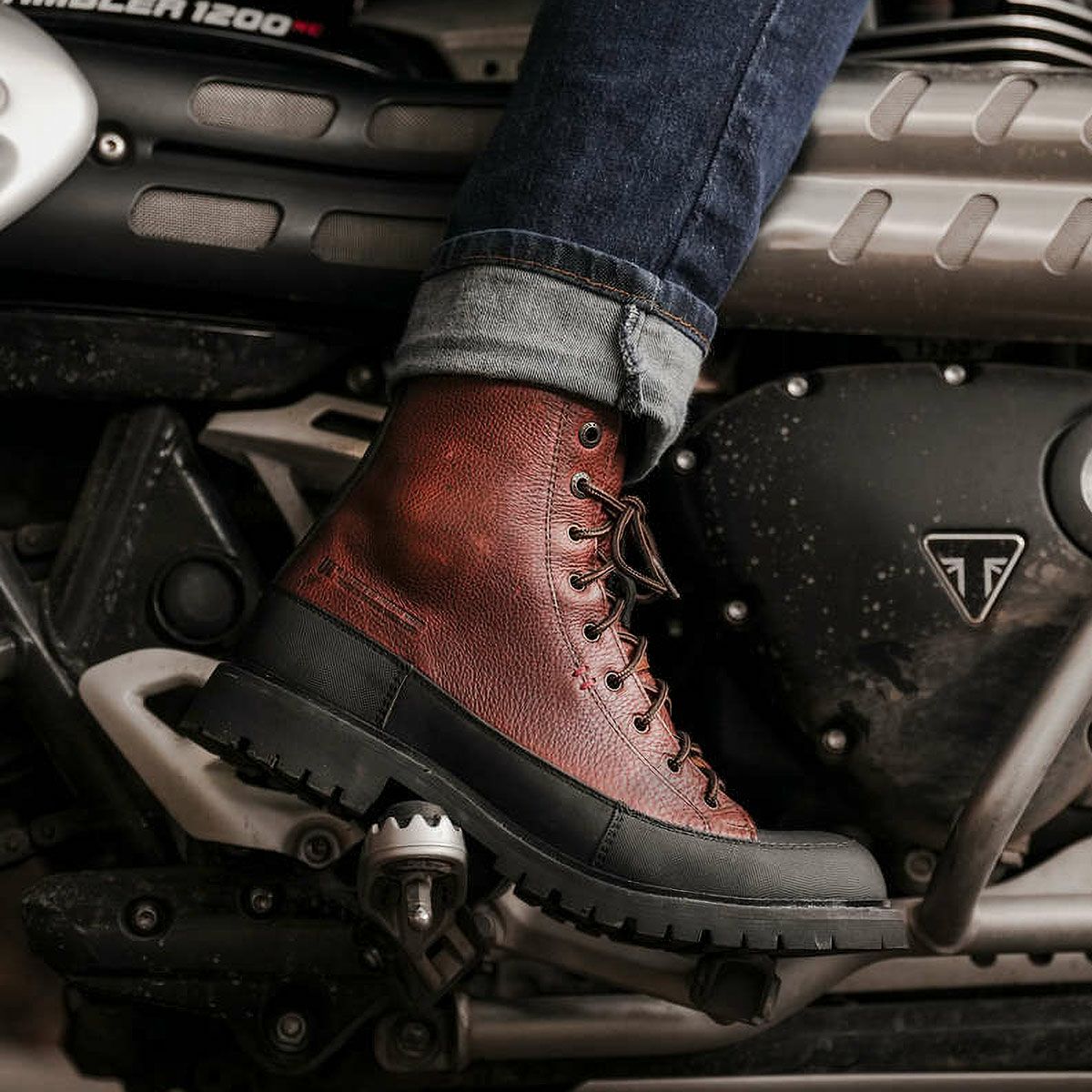 UMBERTO x LUCE｜テレン バイカー ブーツ｜ブーツタイプ｜ウォルナットブラウン｜モデル着用