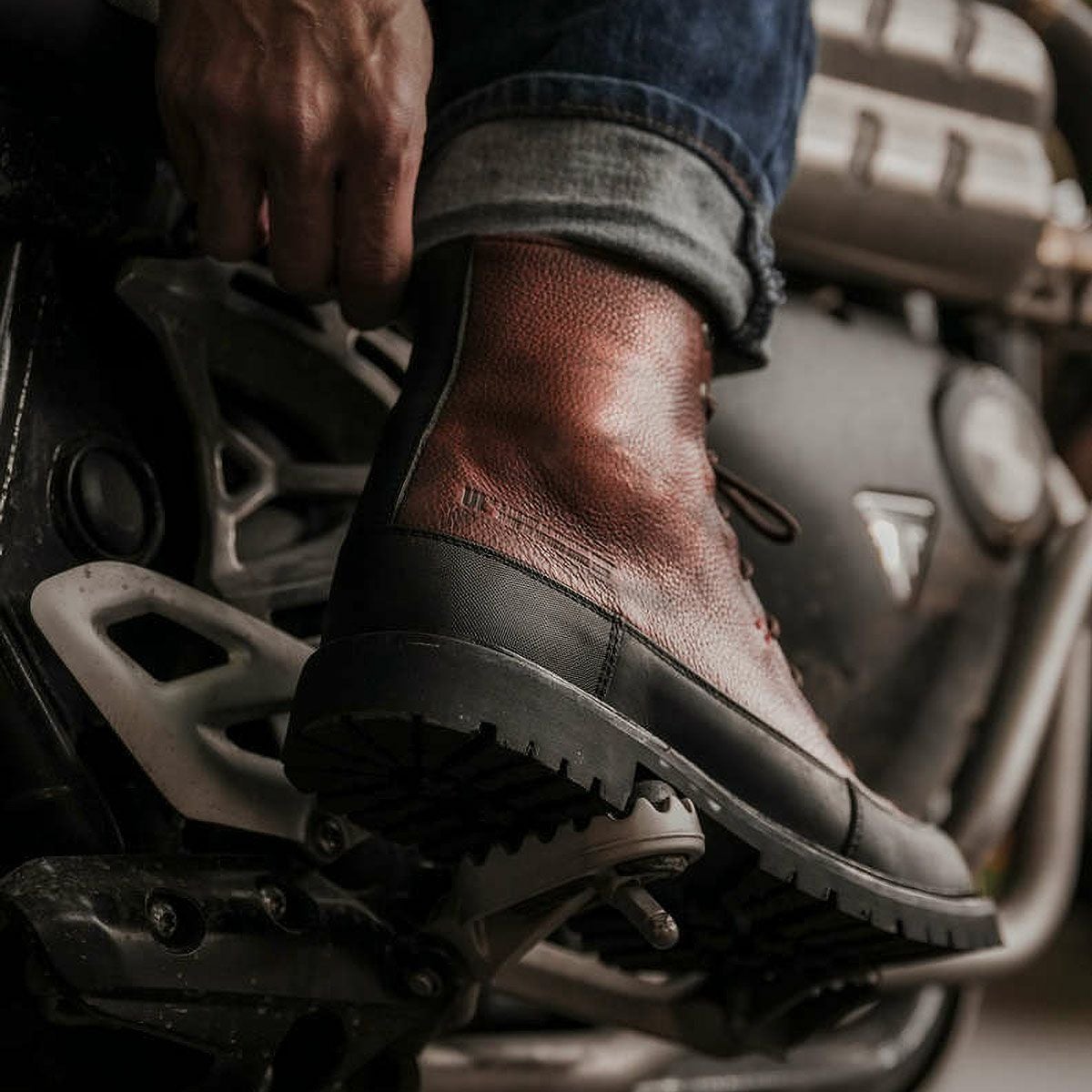 UMBERTO x LUCE｜テレン バイカー ブーツ｜ブーツタイプ｜ウォルナットブラウン｜モデル着用