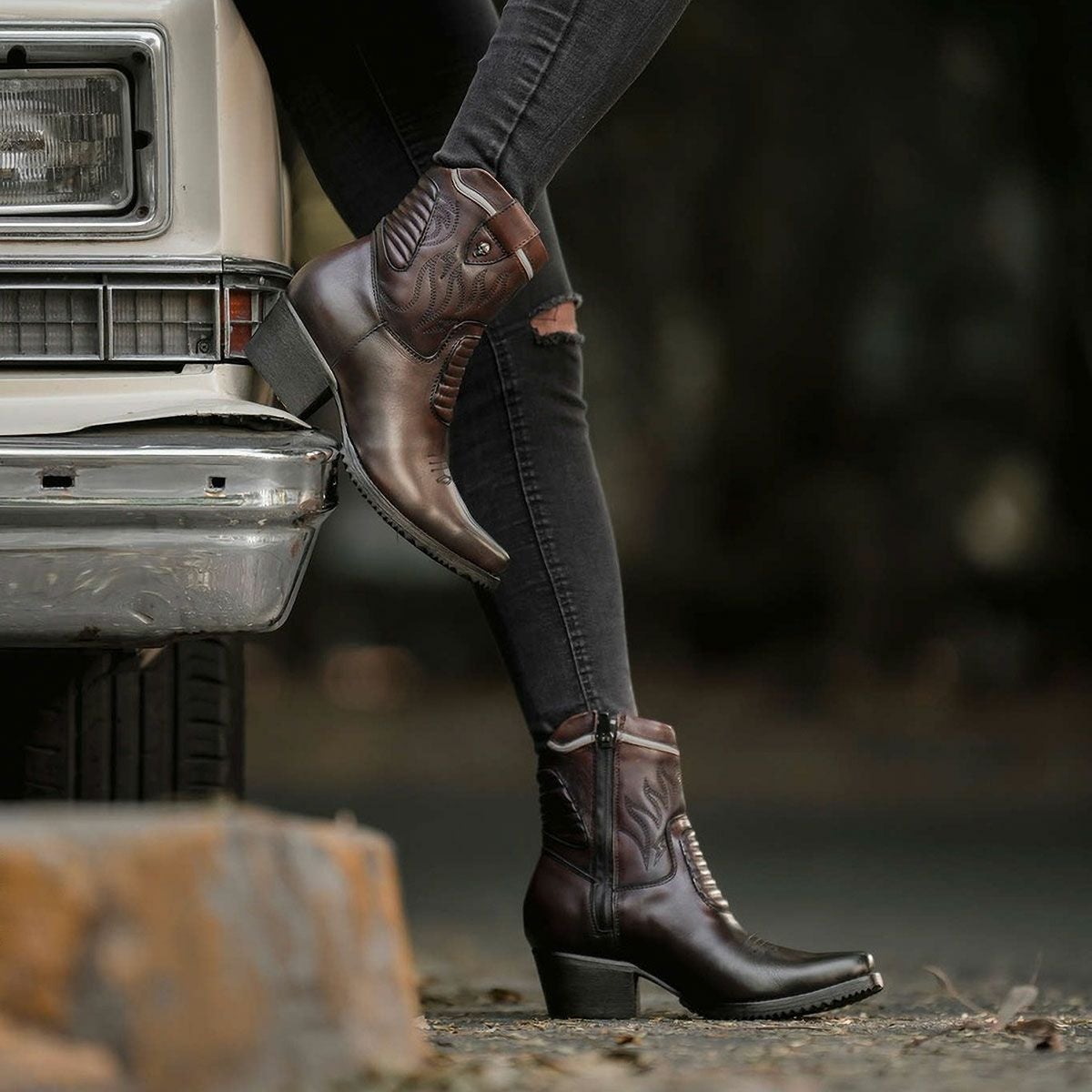 UMBERTO x LUCE｜ビアード レディース カウボーイ ブーツ｜ブーツタイプ｜ブラウン｜モデル着用