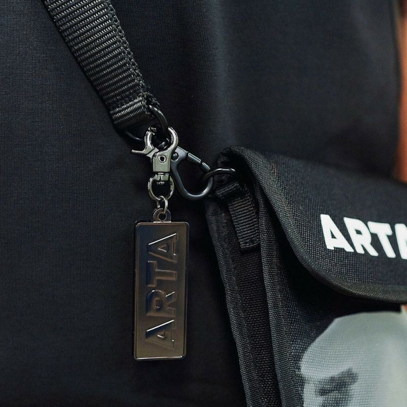ARTA｜ARTA ロゴ メタル キーチェーン｜キーホルダー｜ブラック