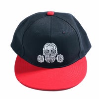 Dark｜スナップバックキャップ｜帽子｜ブラック×レッド