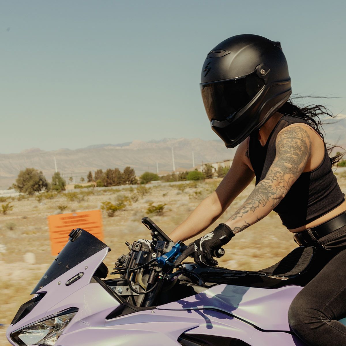 Peak Design｜ワイヤレス チャージング モーターサイクル ステム マウント｜その他雑貨｜ブラック｜使用イメージ