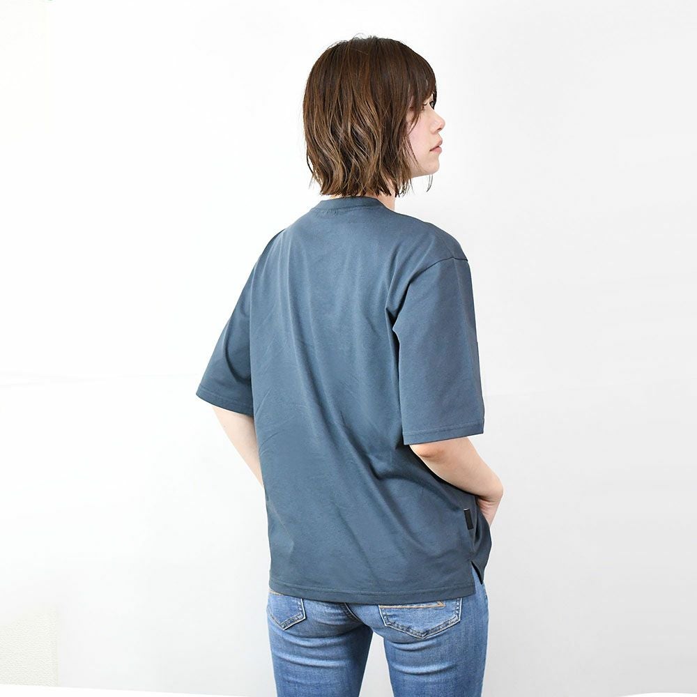 WRC｜WRCTシャツ カレッジ｜ネイビー｜モデル着用