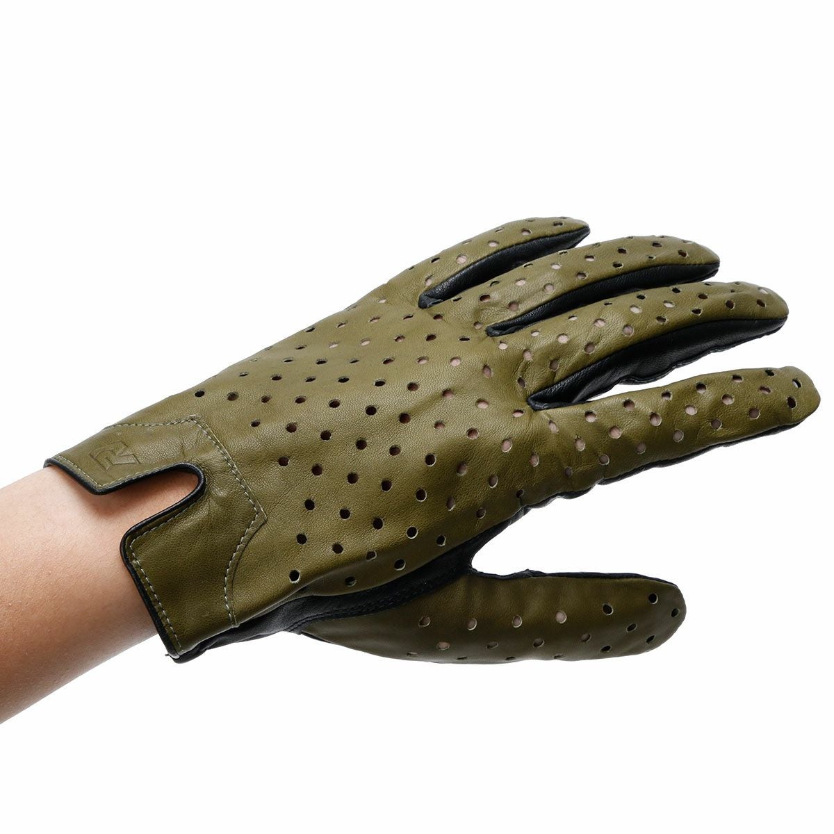 AUTODROMO｜パーフォレーテッド レザー ドライビング グローブ｜ロング｜オリーブ×ブラック｜モデル着用