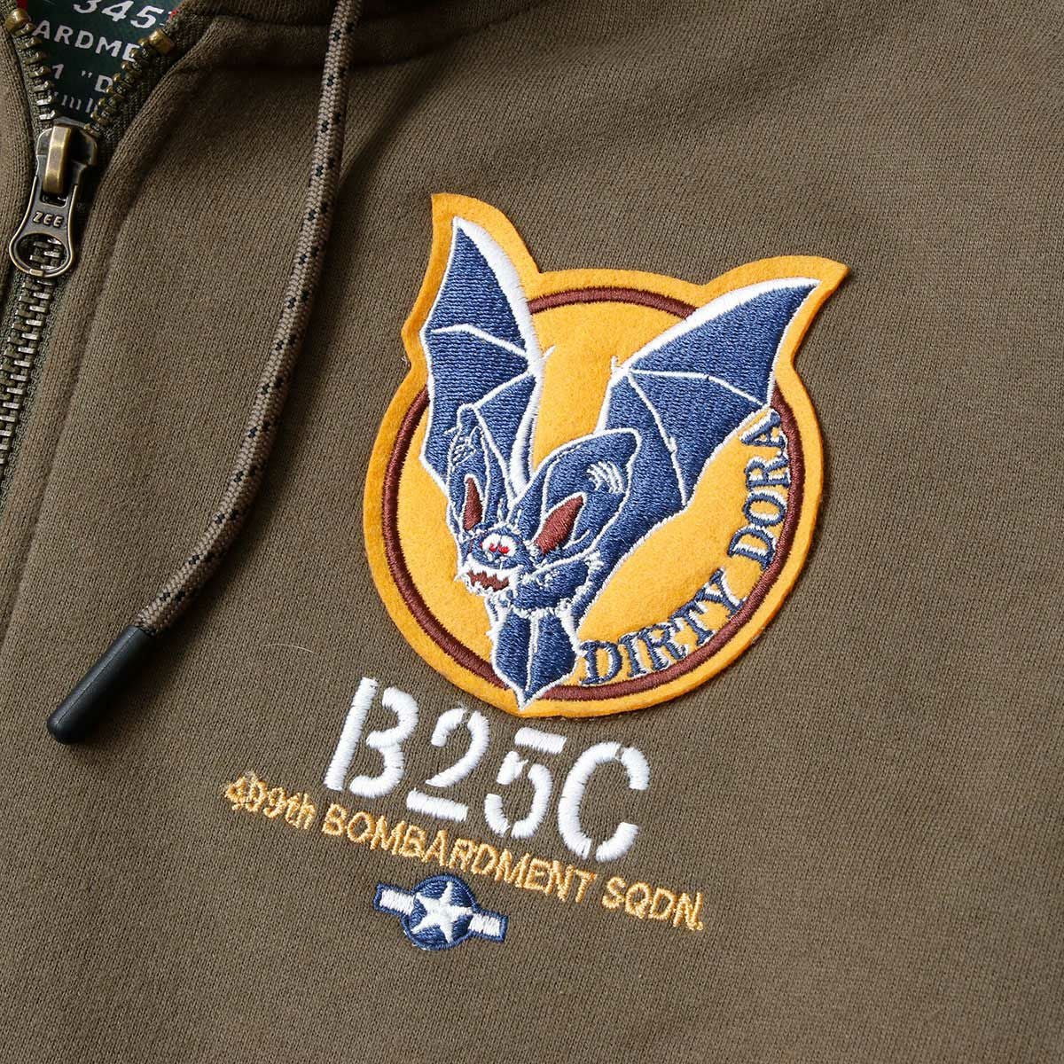 BARNSTORMER｜B-25C-1 ”Dirty Dora” serial n°41-112971 フーディー｜カーキ