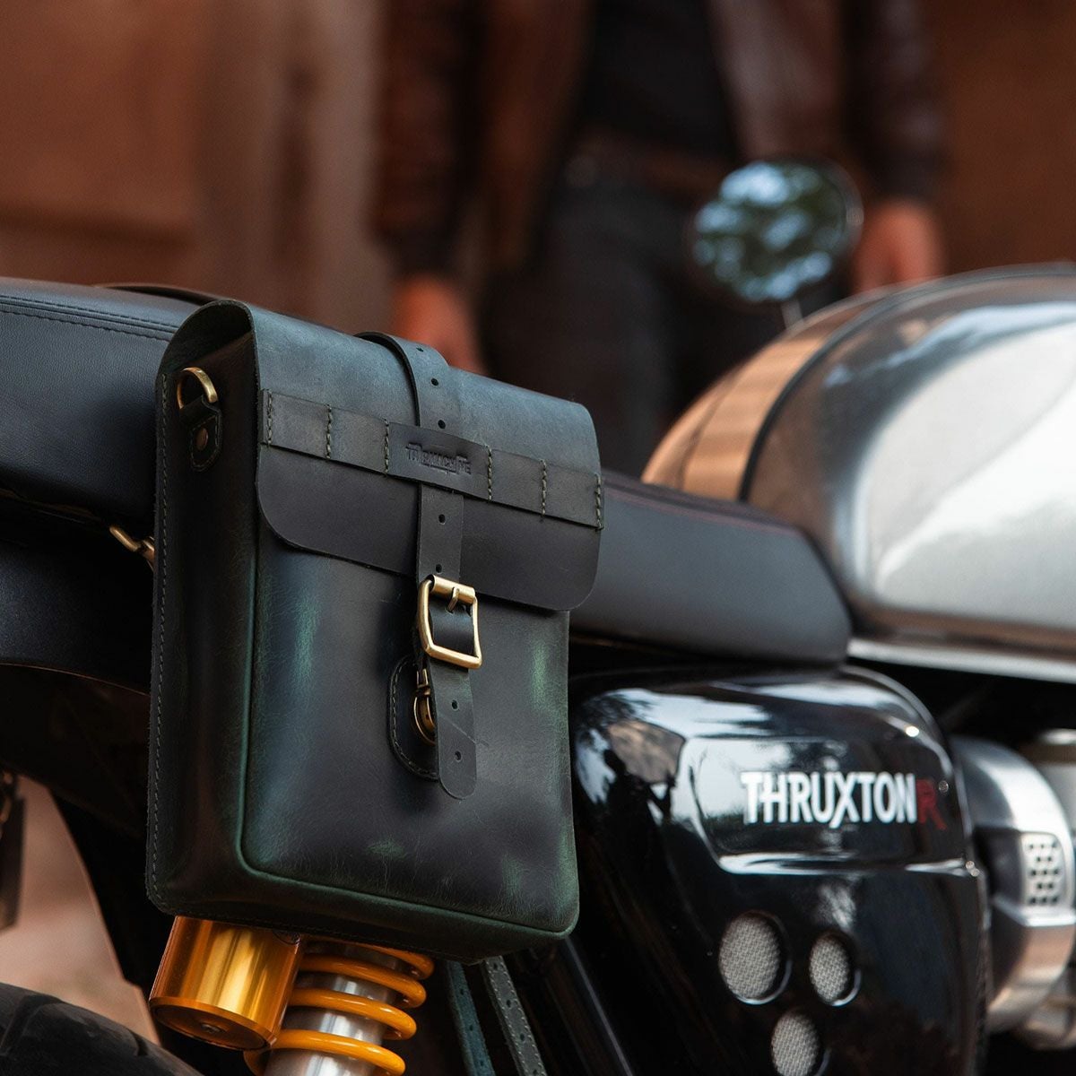 Trip Machine｜モト スリング バッグ｜サイドバッグ｜フォレストグリーン｜使用イメージ