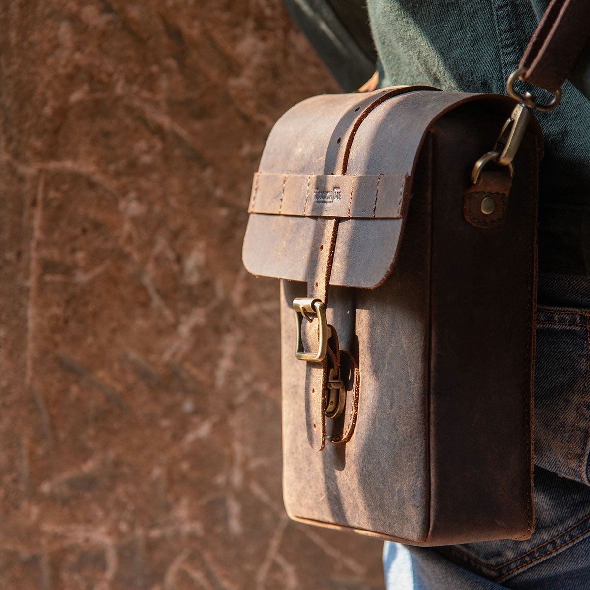 Trip Machine｜モト スリング バッグ｜サイドバッグ｜モカ｜使用イメージ