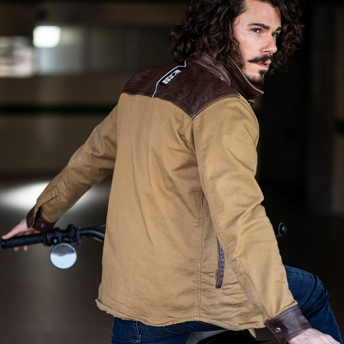 HolyFreedom｜コヨーテ ジャケット｜ファブリック｜コヨーテ×タン｜モデル着用