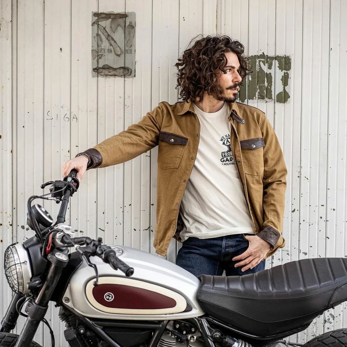 HolyFreedom｜コヨーテ ジャケット｜ファブリック｜コヨーテ×タン｜モデル着用