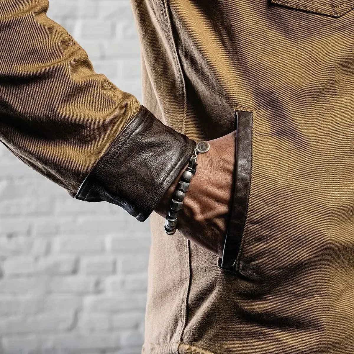 HolyFreedom｜コヨーテ ジャケット｜ファブリック｜コヨーテ×タン｜モデル着用