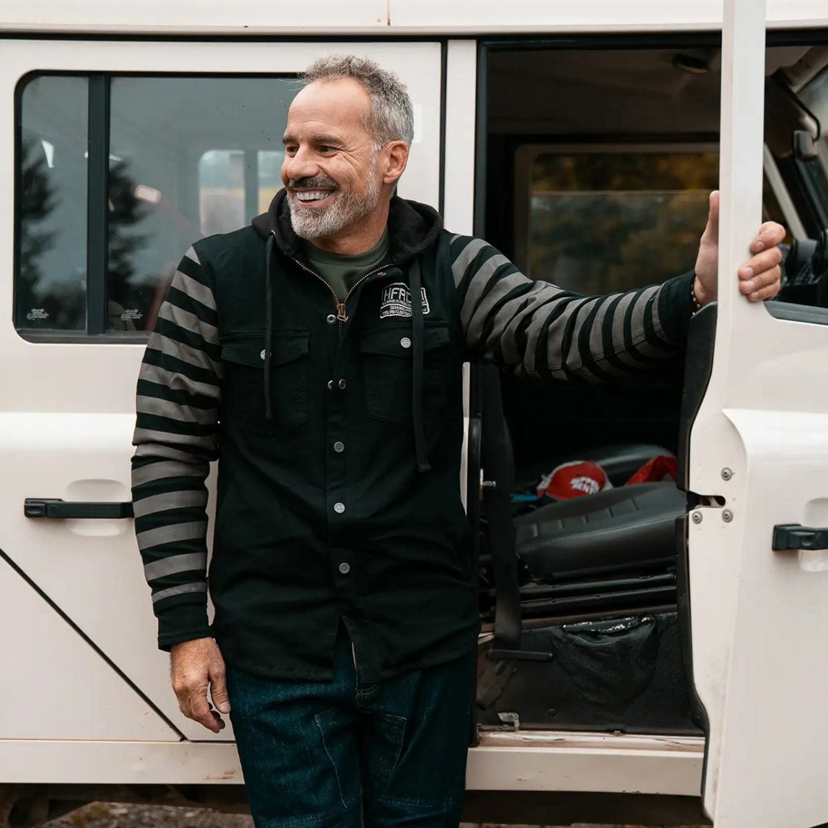 HolyFreedom｜フォルサム フーデッド シャツジャケット｜ファブリック｜ブラック｜モデル着用