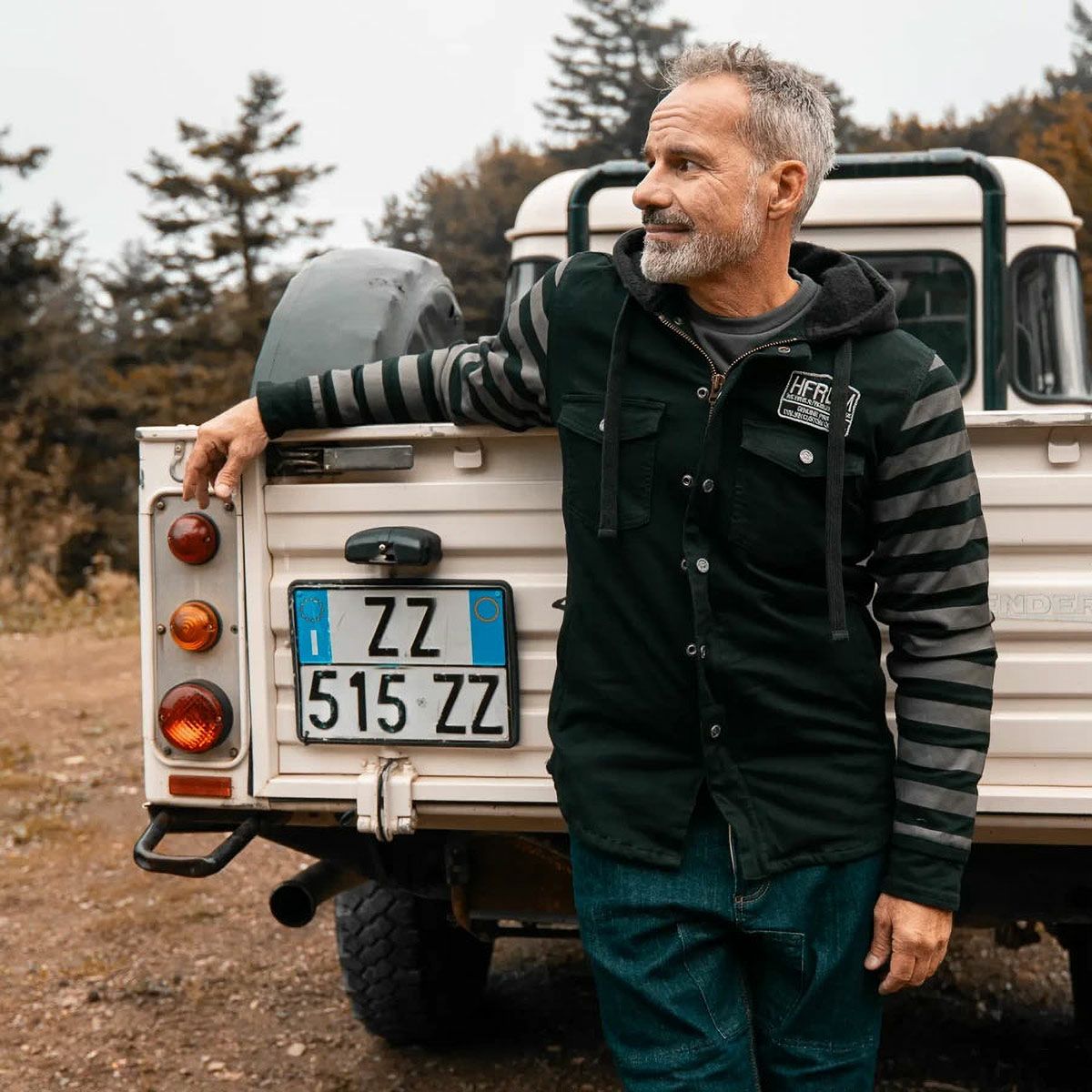 HolyFreedom｜フォルサム フーデッド シャツジャケット｜ファブリック｜ブラック｜モデル着用