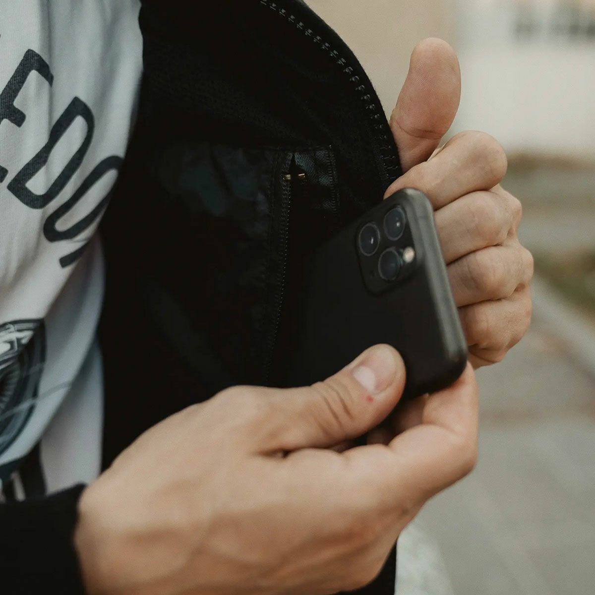 HolyFreedom｜ジャパン ドリーム スウェットシャツ｜フーディ｜ブラック｜モデル着用