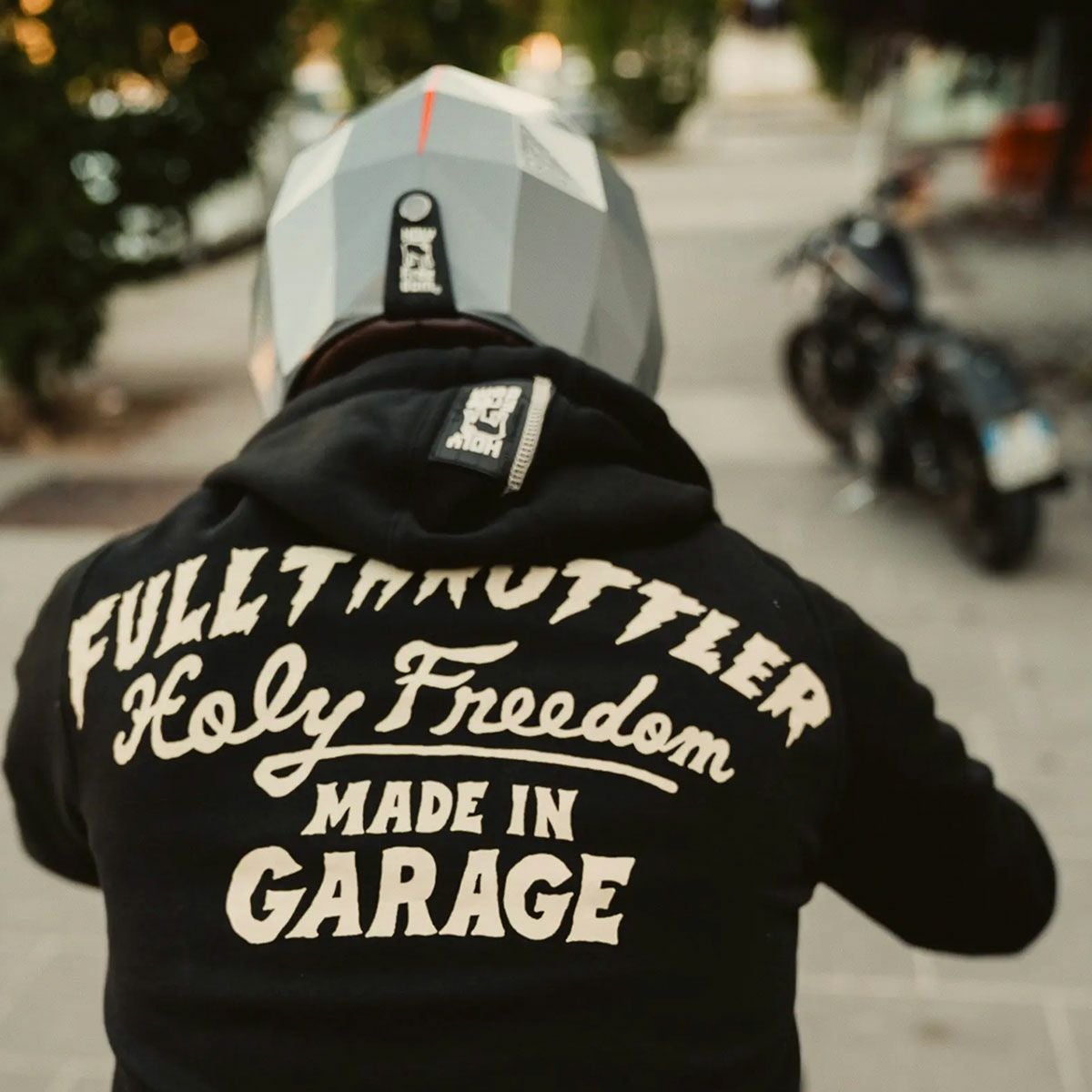 HolyFreedom｜ジャパン ドリーム スウェットシャツ｜フーディ｜ブラック｜モデル着用