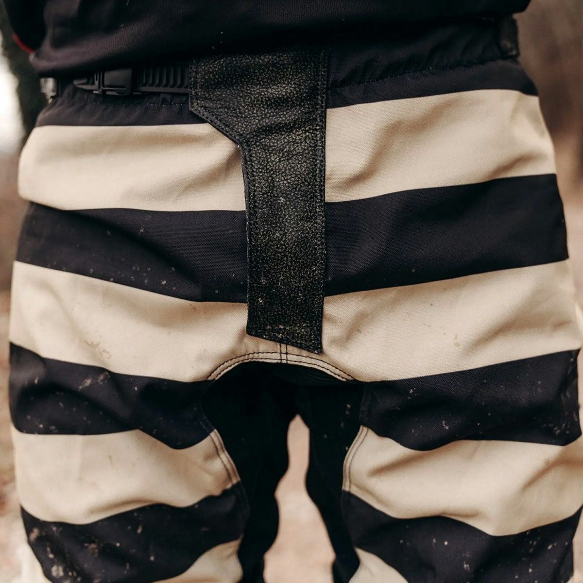 HolyFreedom｜マッド ブラック トラウザー｜その他パンツ｜ブラック｜モデル着用