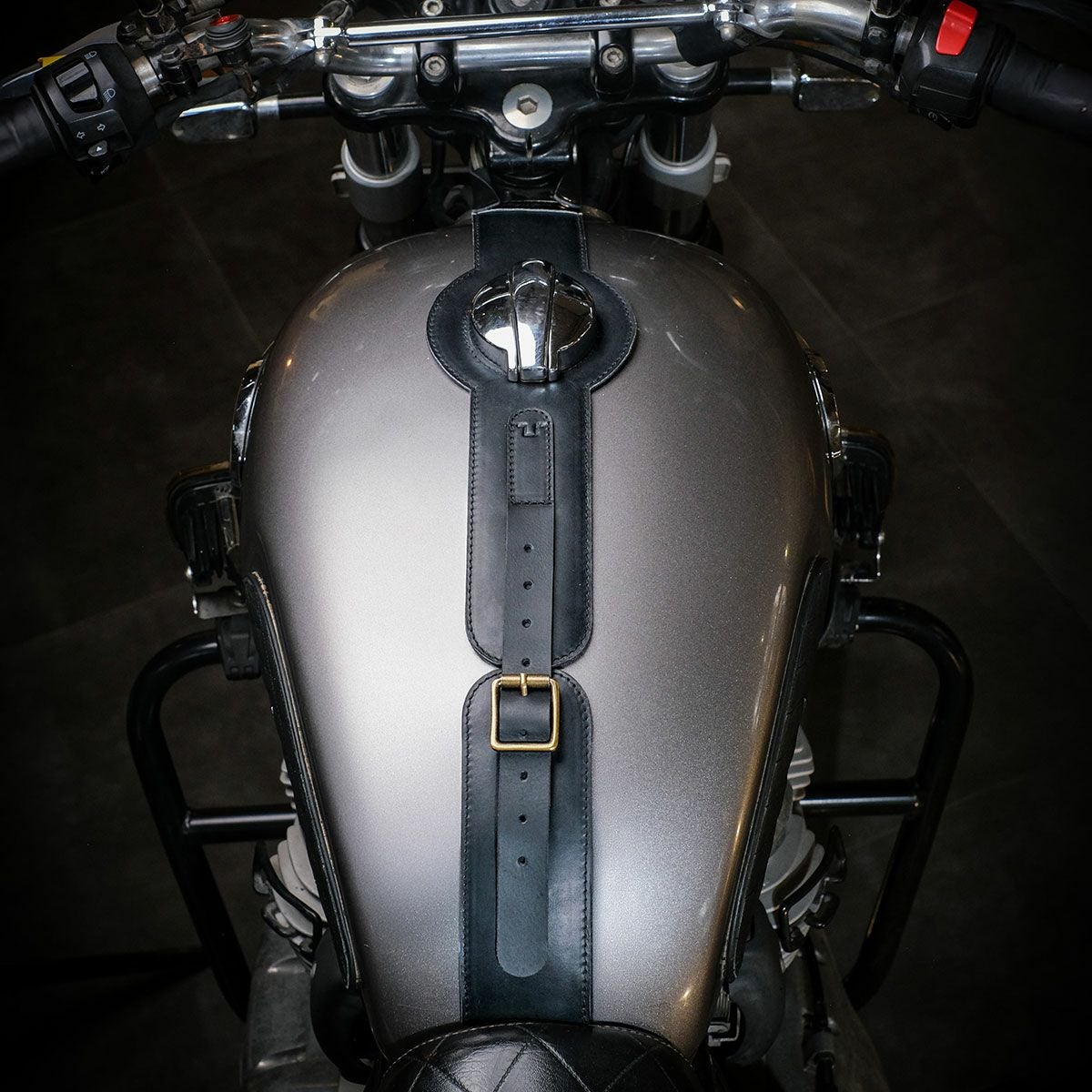 MOTO エクスクルーシブ タンクストラップ for INT650 / GT650