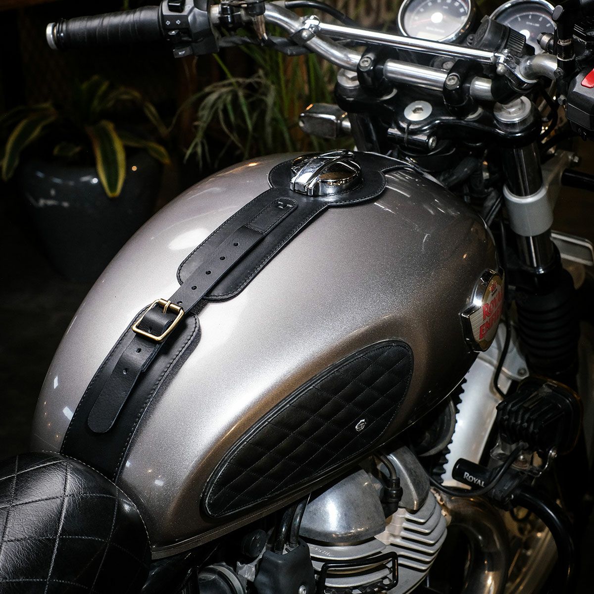 MOTO エクスクルーシブ タンクストラップ for INT650 / GT650