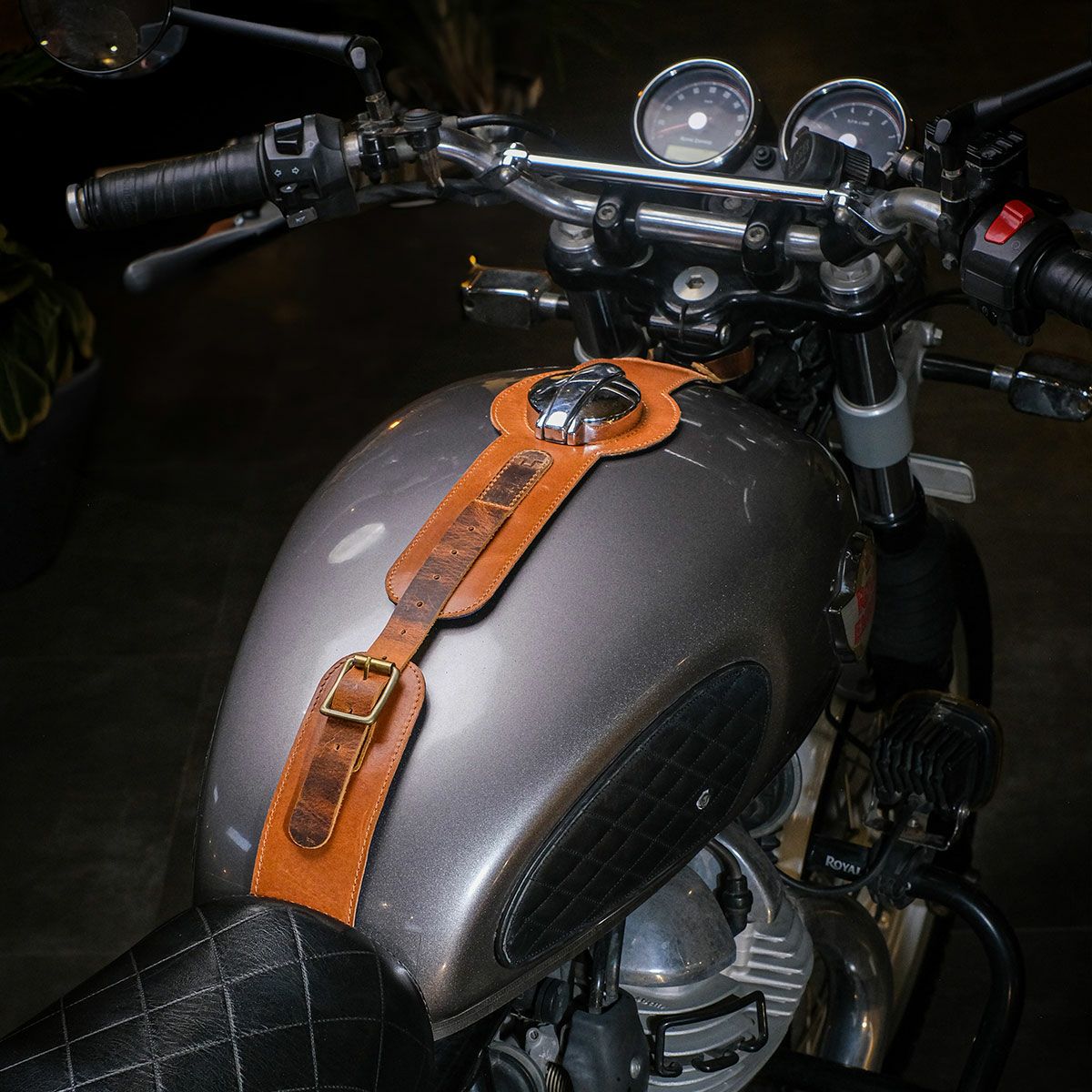 MOTO エクスクルーシブ タンクストラップ for INT650 / GT650