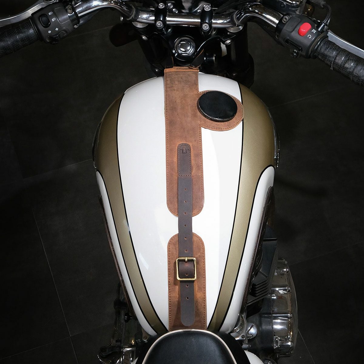 MOTO エクスクルーシブ タンクストラップ for トライアンフ