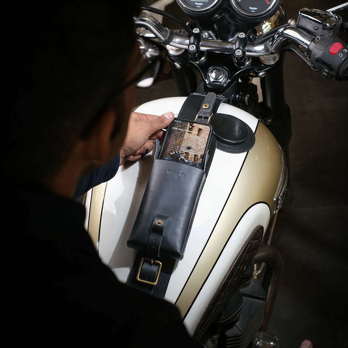 Trip Machine｜MOTO エクスクルーシブ ユーティリティポーチ｜その他バック｜ブラック｜使用イメージ