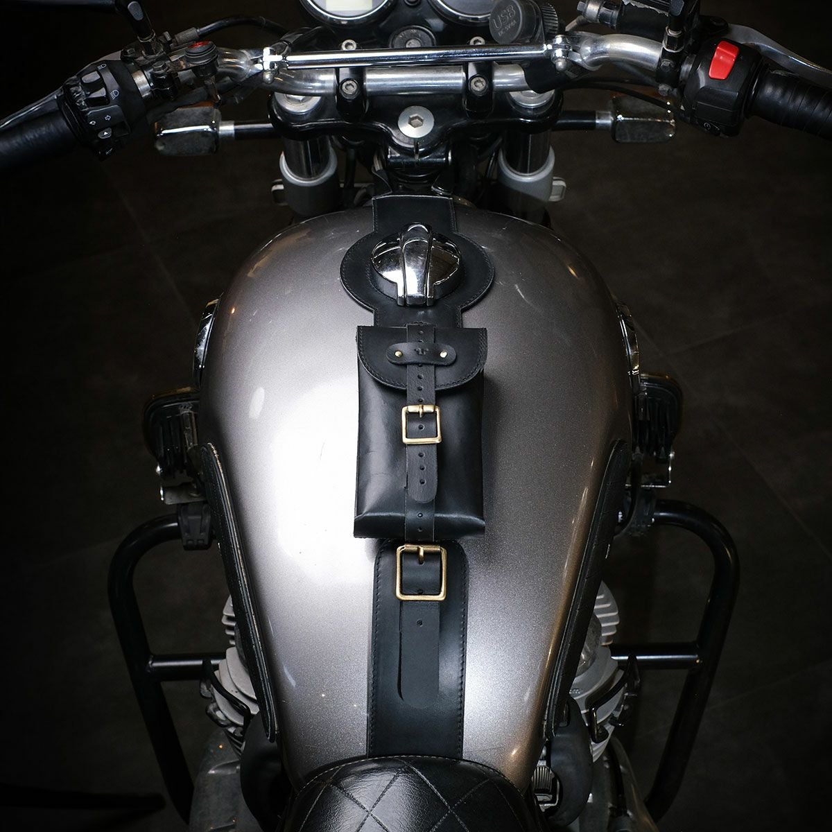 Trip Machine｜MOTO エクスクルーシブ ユーティリティポーチ｜その他バック｜ブラック｜使用イメージ