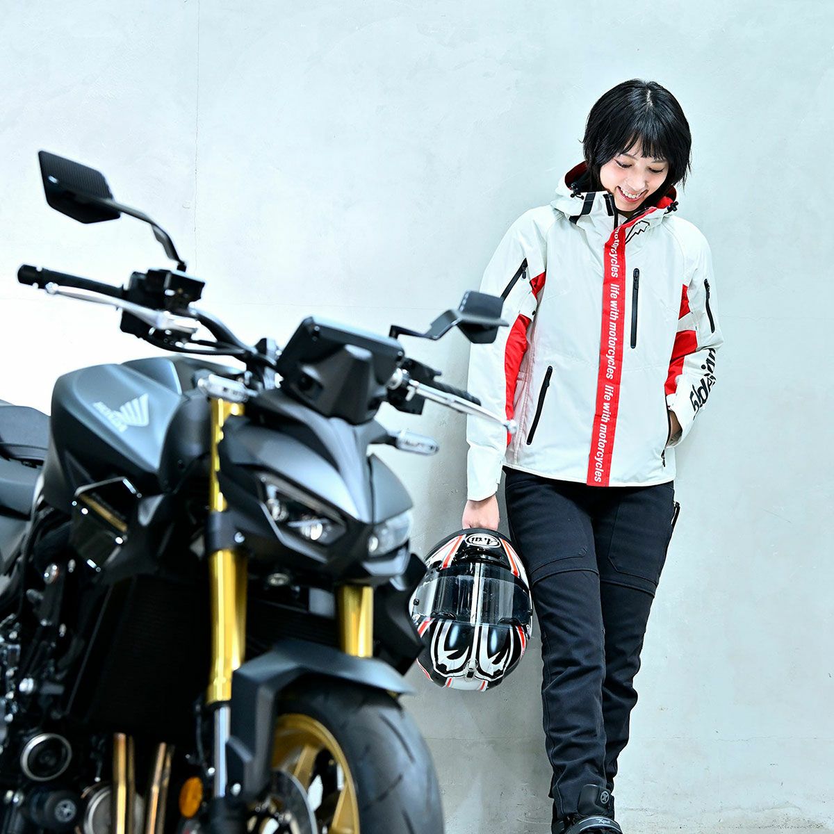 56design｜アクシス ジャケット 25｜ファブリック｜ホワイト×カーマインレッド｜モデル着用