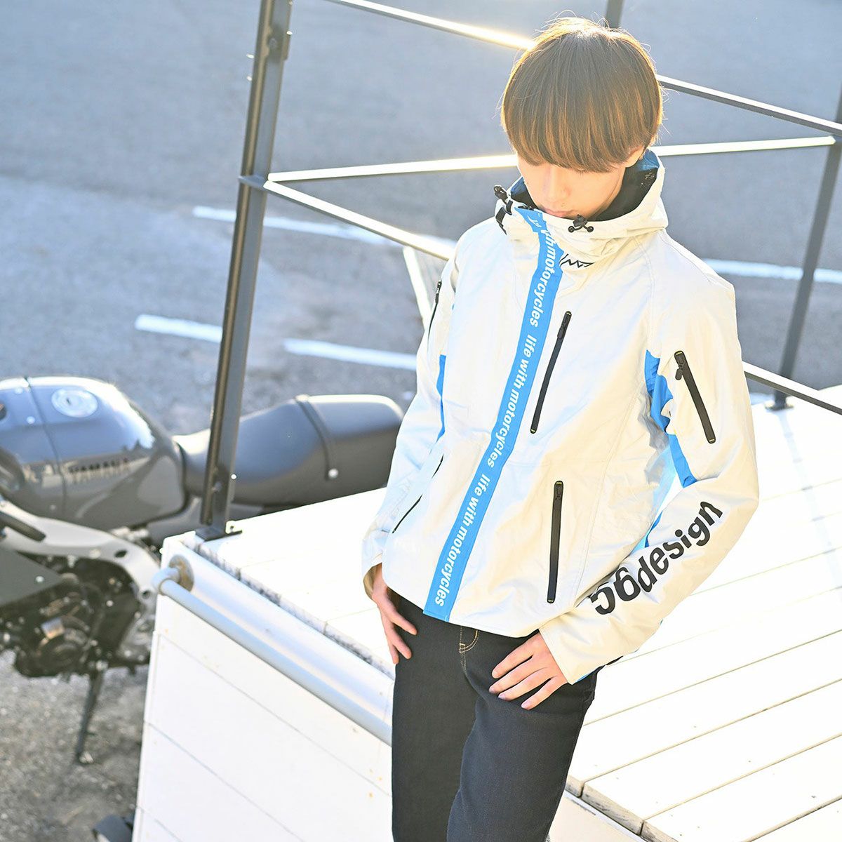 56design｜アクシス ジャケット 25｜ファブリック｜ホワイト×ブルー｜モデル着用