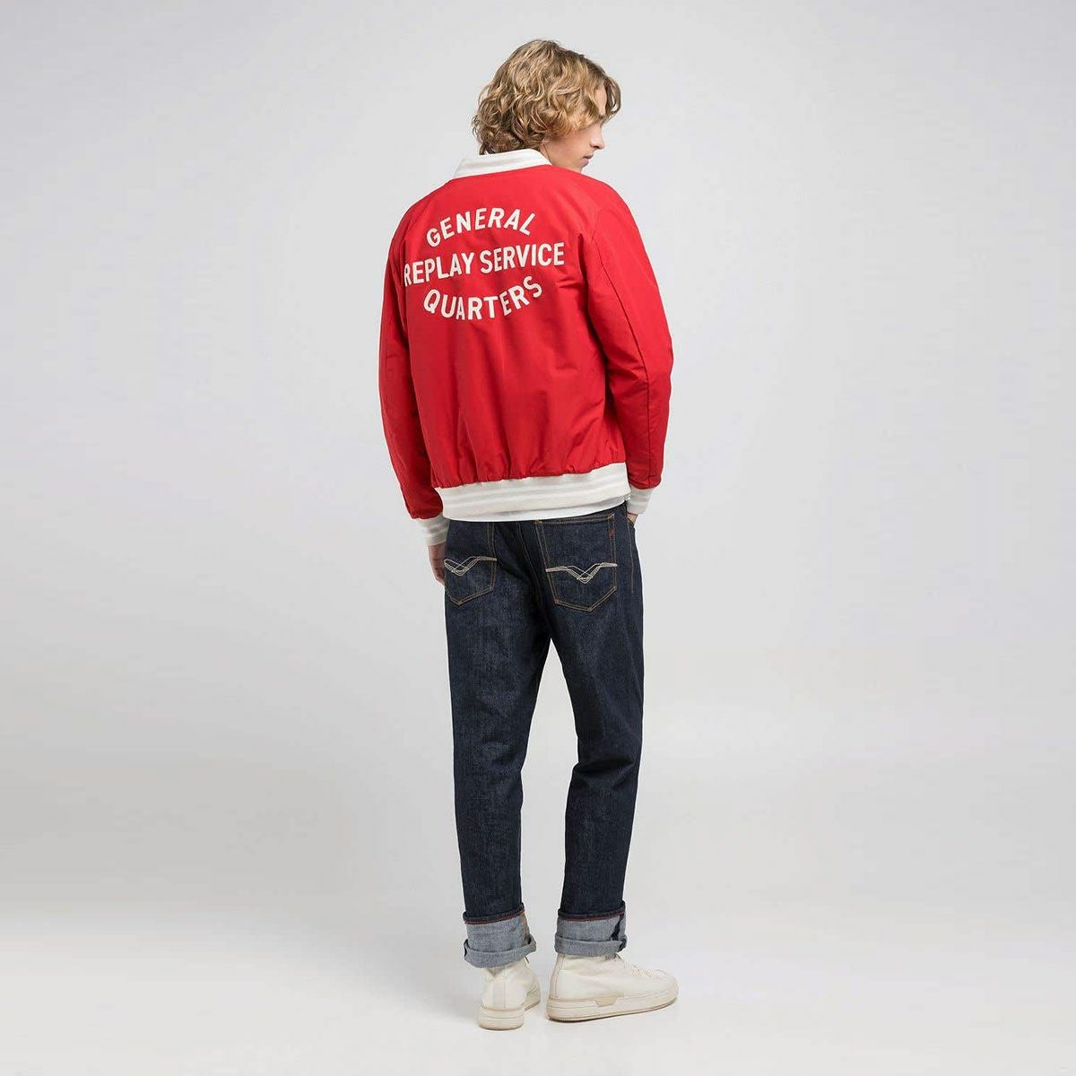Replay｜バーシティ ボンバー ジャケット｜ファブリック｜インペリアルレッド｜モデル着用