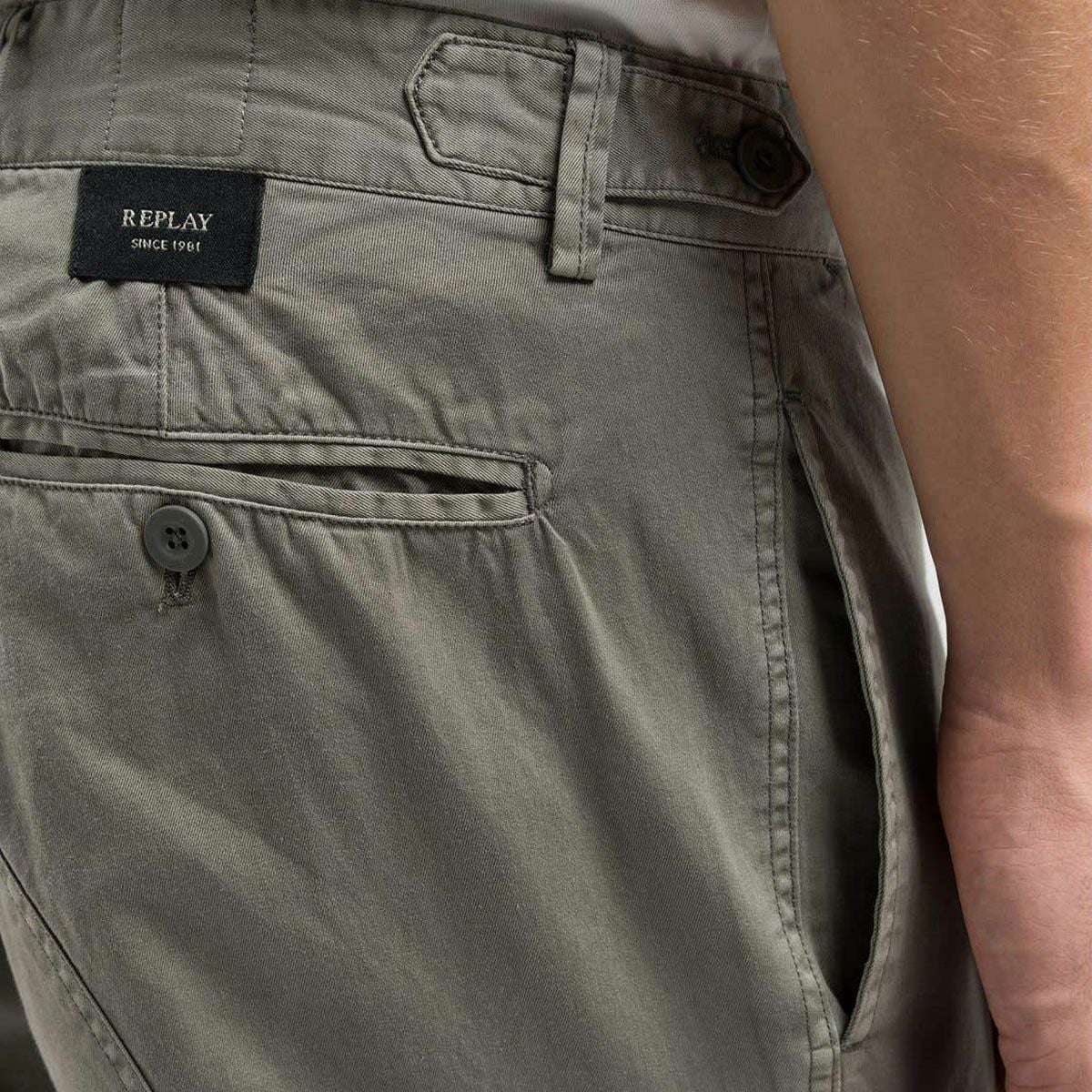 Replay｜ツイル カーゴ パンツ｜チノ・カーゴ｜グレーミリタリー｜モデル着用