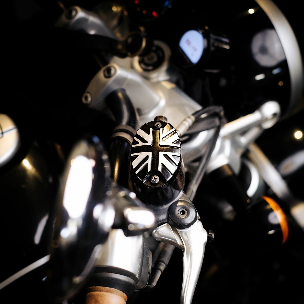 Trip Machine｜オイル リザーバー キャップ for ロイヤル・エンフィールド｜その他雑貨｜ブラック×シルバー｜使用イメージ