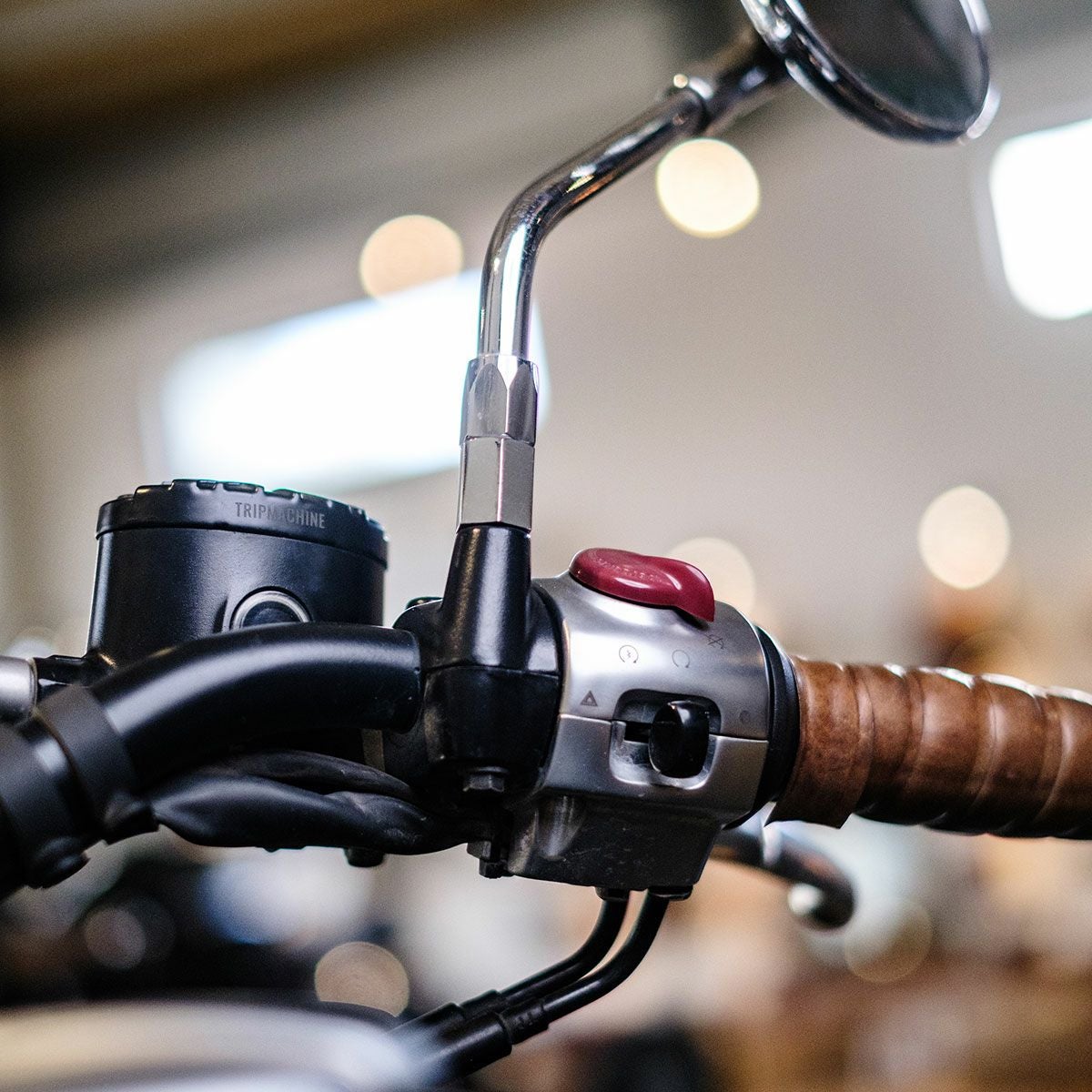 Trip Machine｜オイル リザーバー キャップ for ロイヤル・エンフィールド｜その他雑貨｜ブラック×シルバー｜使用イメージ