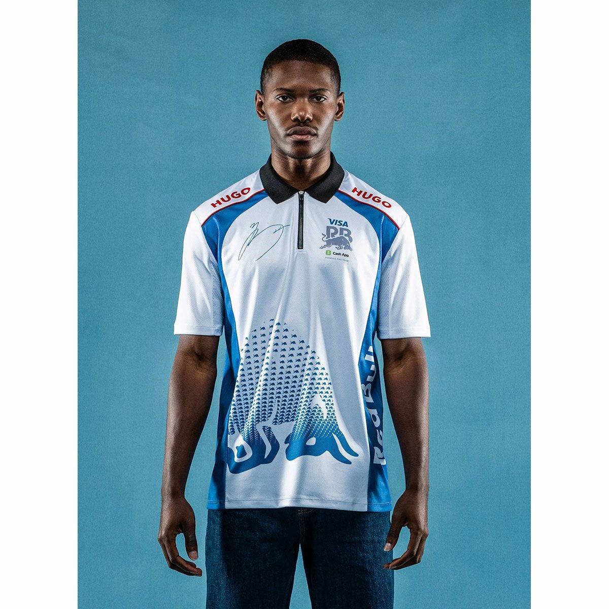 Racing Bulls｜レーシングブルズ F1 チーム 角田裕毅 ドライバーズ ポロシャツ 2025｜ホワイト｜モデル着用