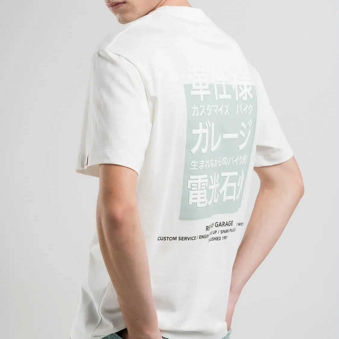 Replay｜リラックスフィット プリント Tシャツ｜ナチュラルホワイト｜モデル着用