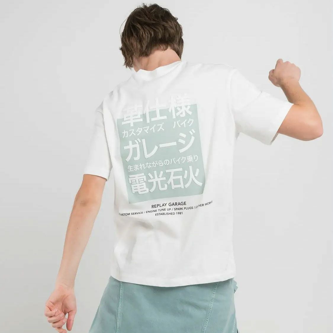 Replay｜リラックスフィット プリント Tシャツ｜ナチュラルホワイト｜モデル着用
