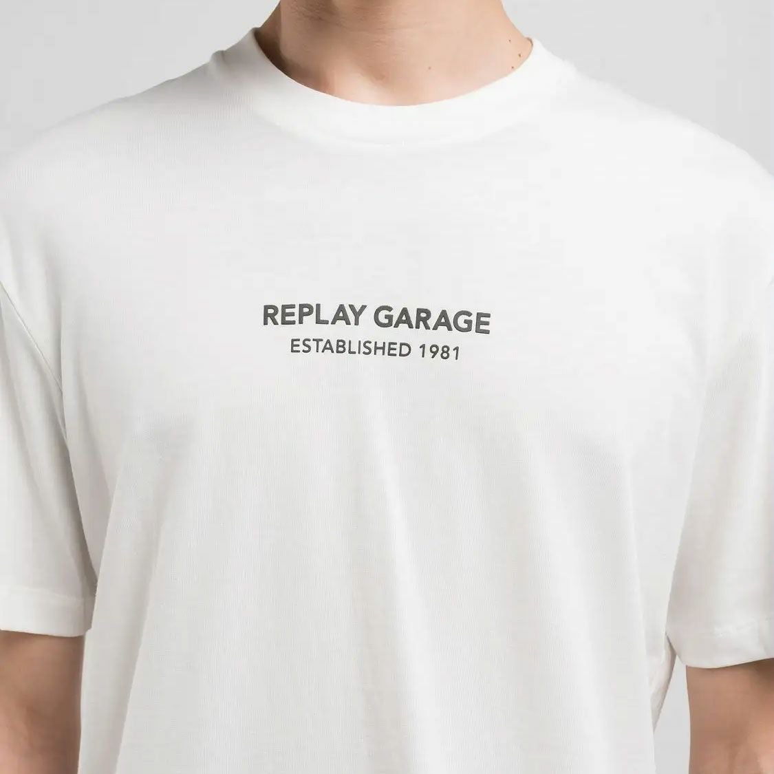 Replay｜リラックスフィット プリント Tシャツ｜ナチュラルホワイト｜モデル着用