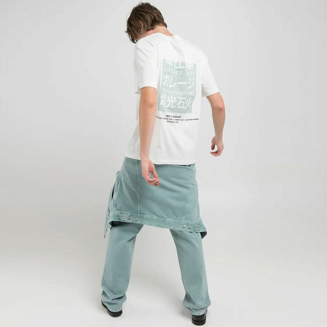 Replay｜リラックスフィット プリント Tシャツ｜ナチュラルホワイト｜モデル着用