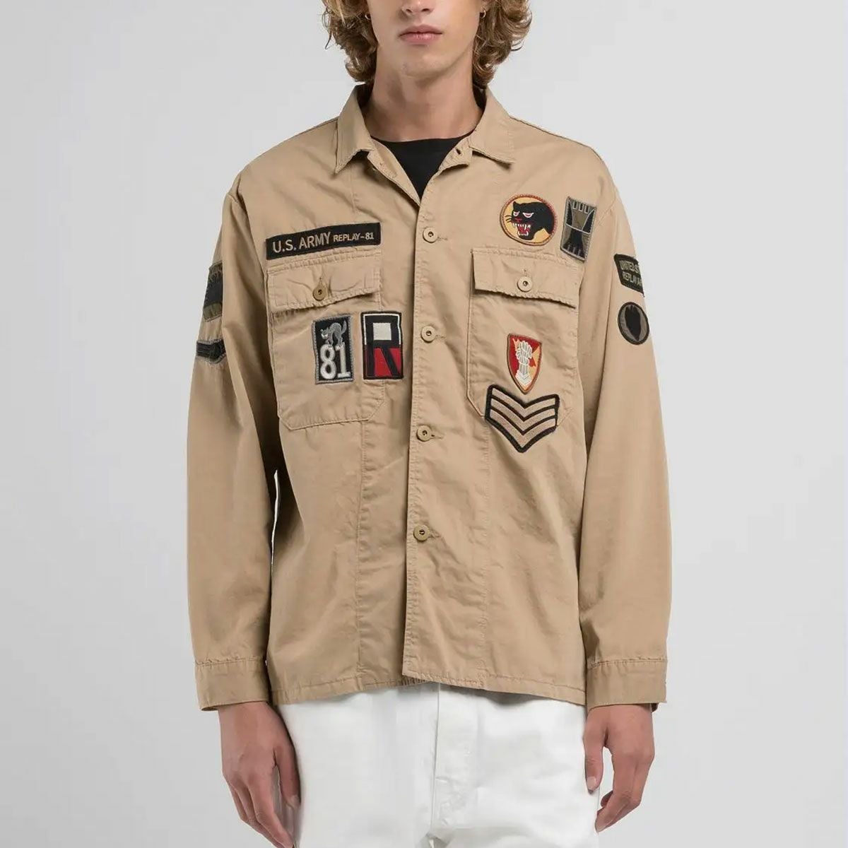 Replay｜ワッペン シャツジャケット｜ファブリック｜カーキ｜モデル着用