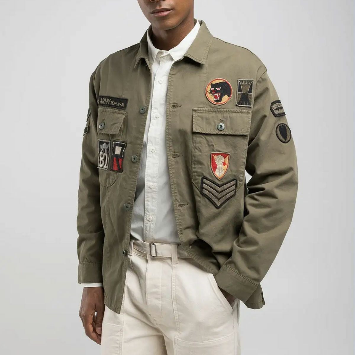 Replay｜ワッペン シャツジャケット｜ファブリック｜ピスタチオ｜モデル着用