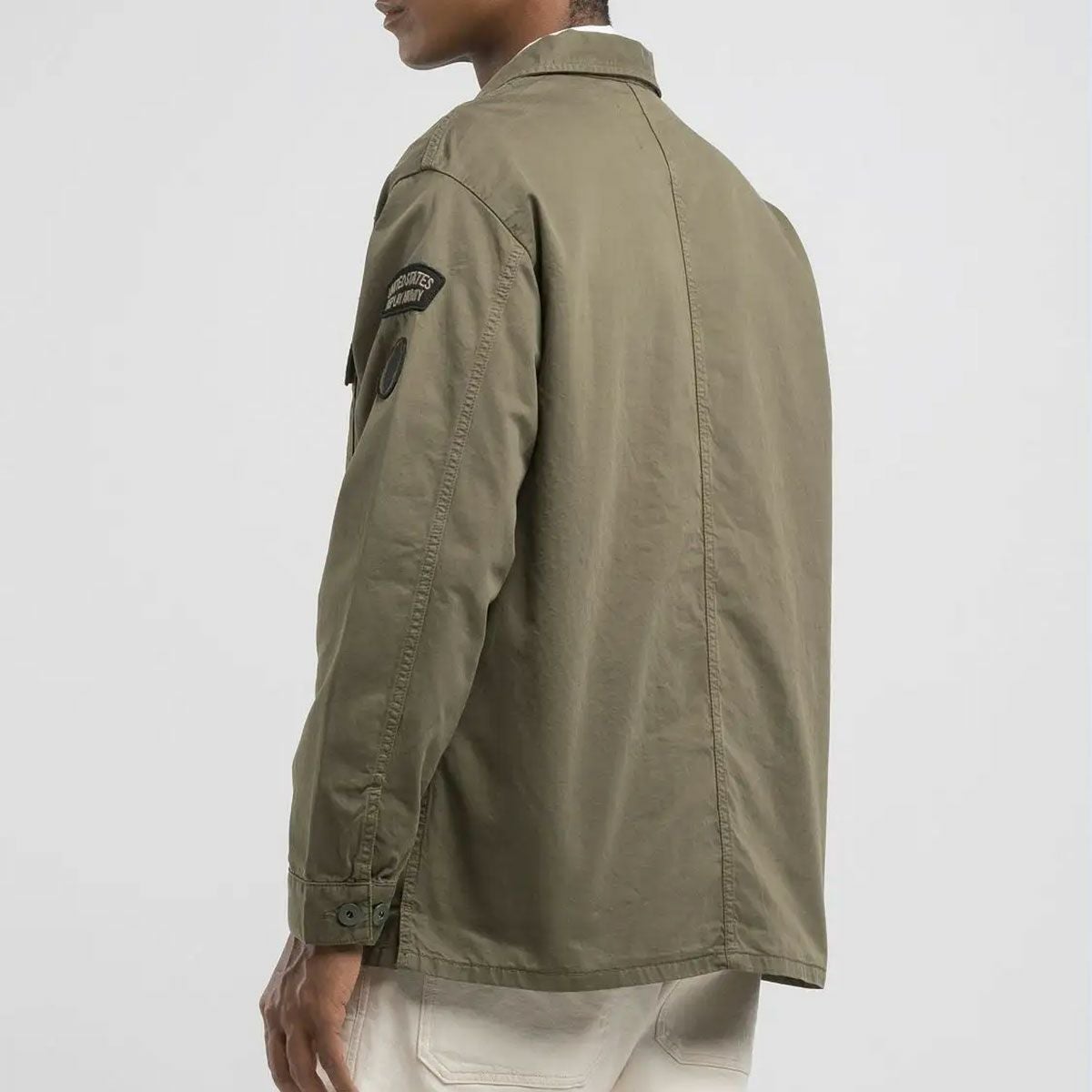 Replay｜ワッペン シャツジャケット｜ファブリック｜ピスタチオ｜モデル着用