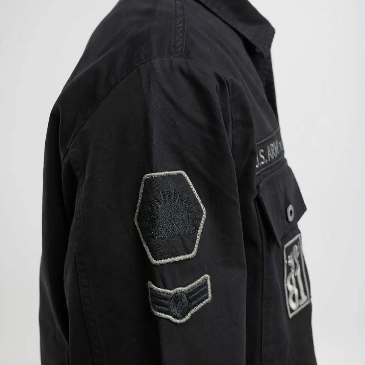 Replay｜ワッペン シャツジャケット｜ファブリック｜ブラック｜モデル着用