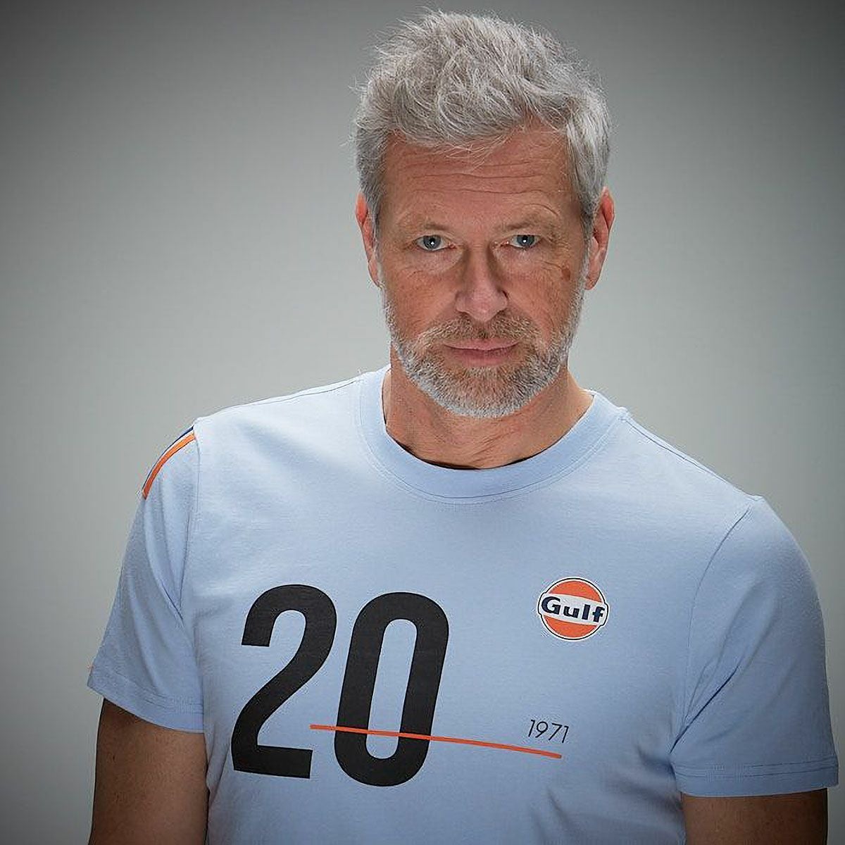 GULF｜ガルフ 20 Tシャツ｜ライトブルー｜モデル着用