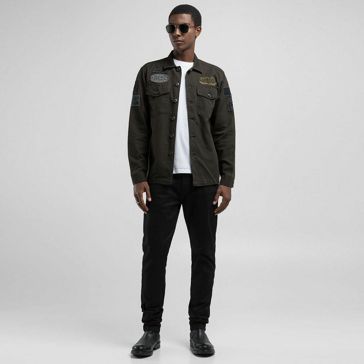 ｃReplay｜コットン ステイン アーミー ジャケット｜ファブリック｜ダークオリーブ｜モデル着用