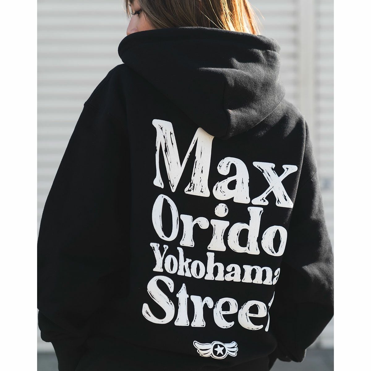MAX ORIDO｜MAX ORIDO エッセンシャル プルオーバー フーディー｜ブラック｜モデル着用